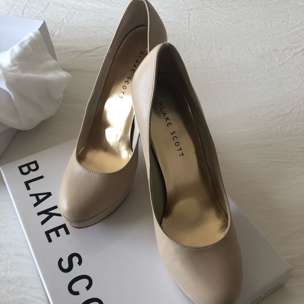Beige pump